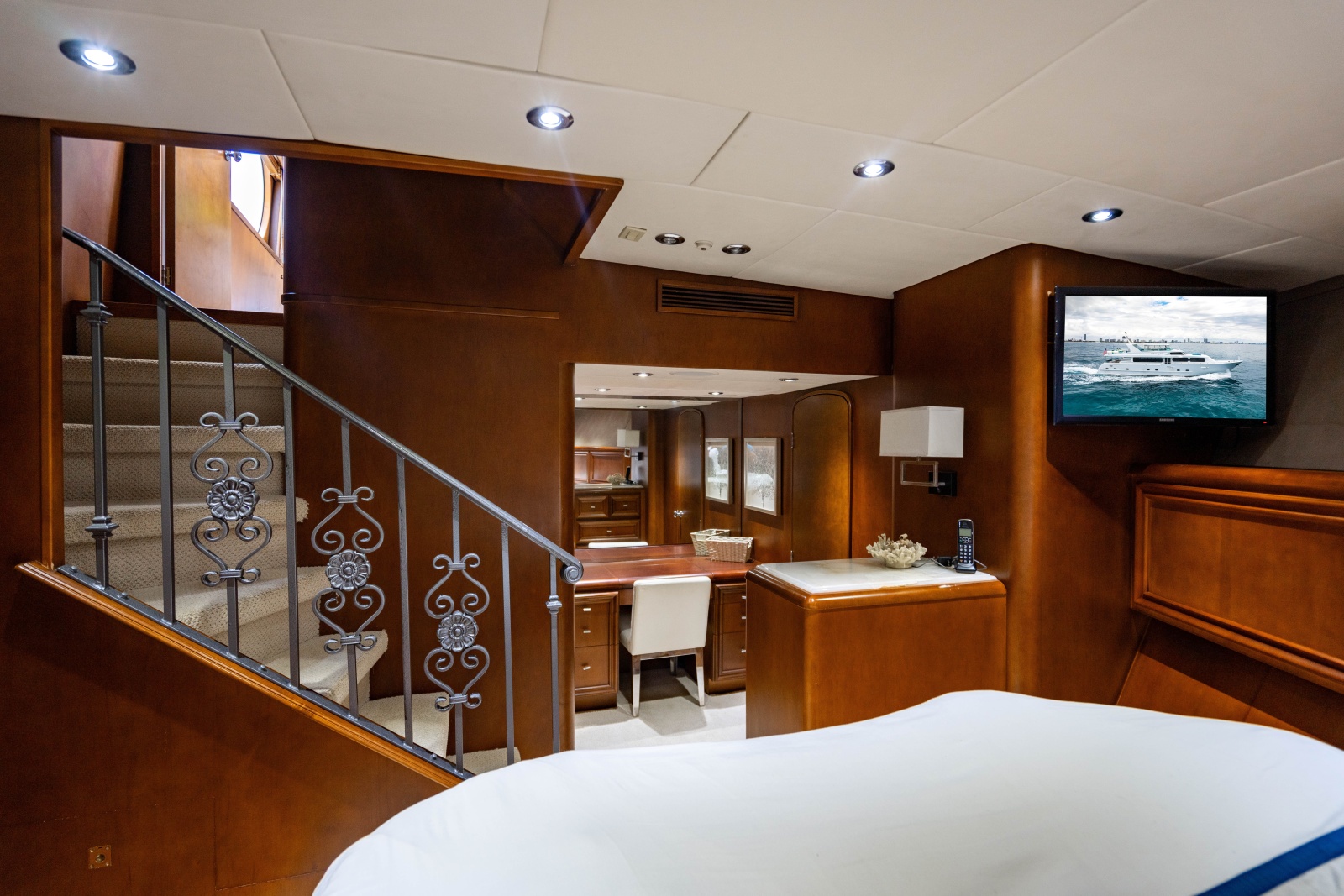 2006 Broward Raised Pilothouse