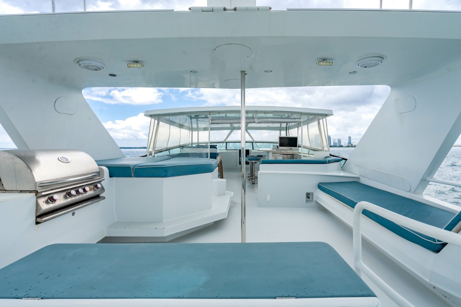 2006 Broward Raised Pilothouse