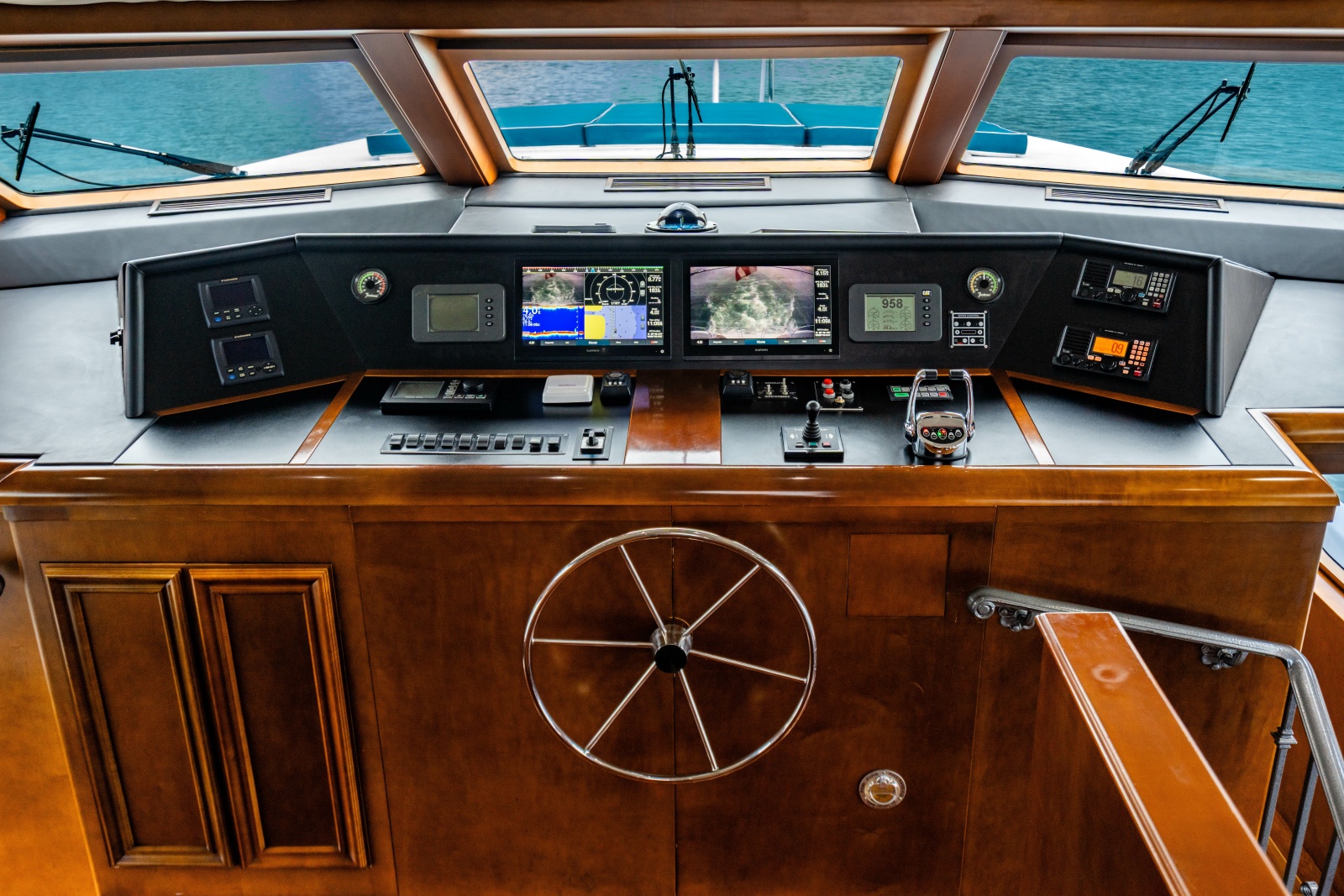 2006 Broward Raised Pilothouse
