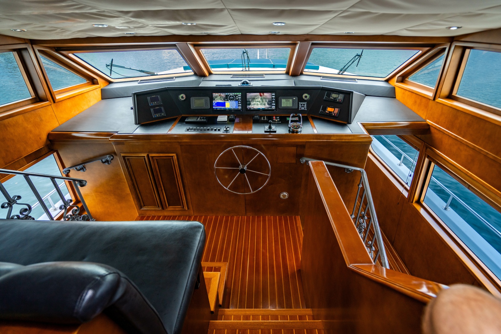 2006 Broward Raised Pilothouse