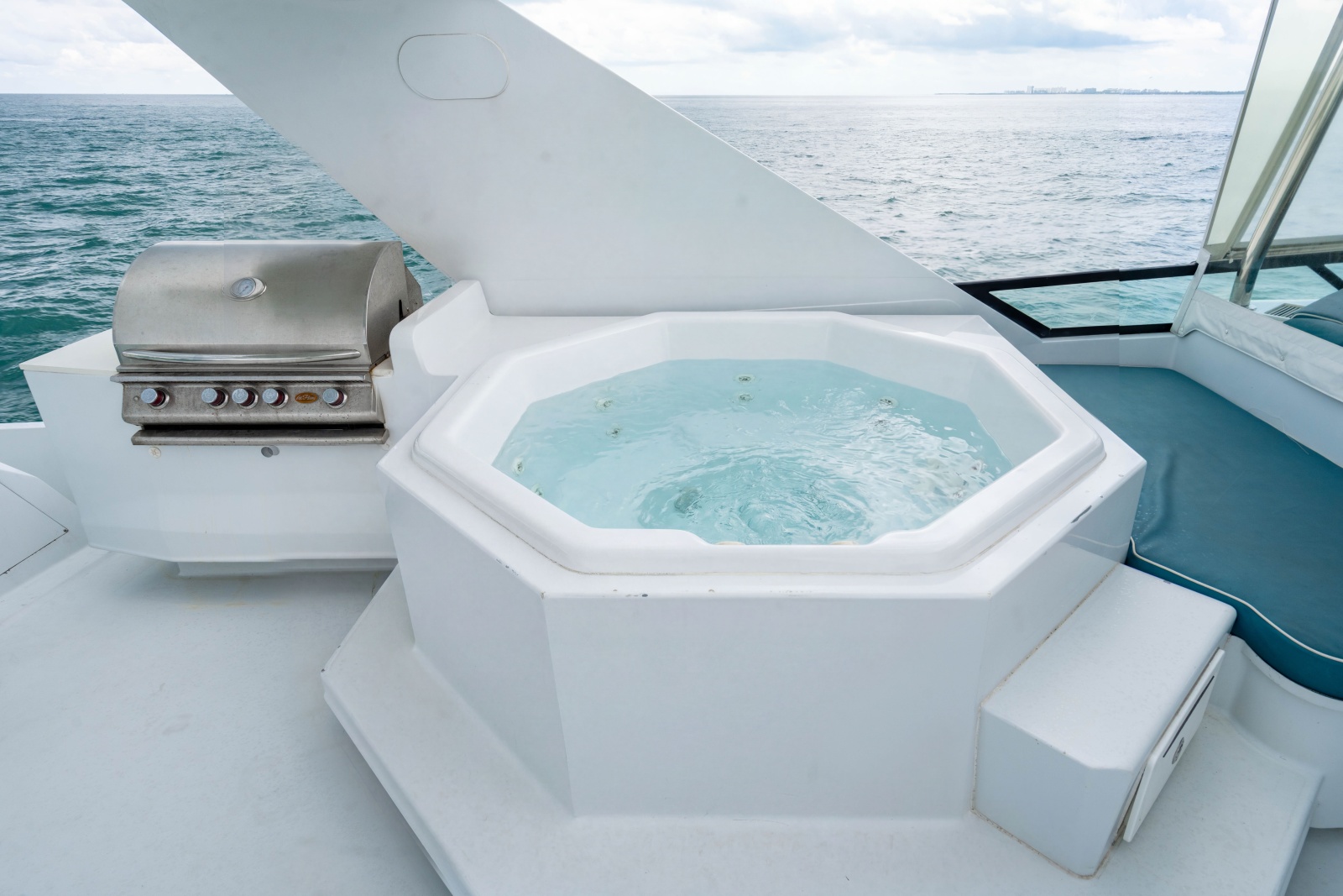 2006 Broward Raised Pilothouse
