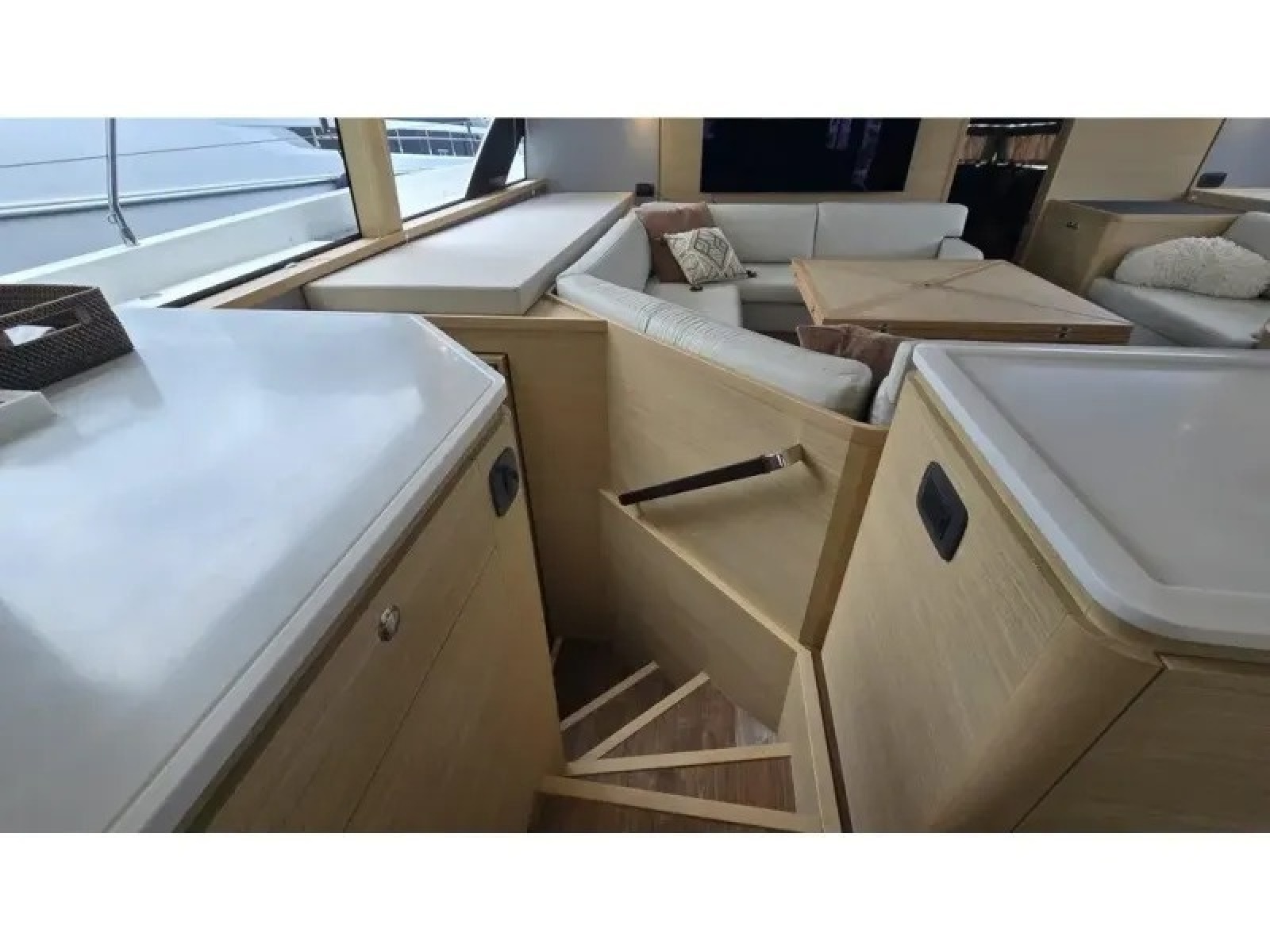 2025 Aquila 54 YACHT