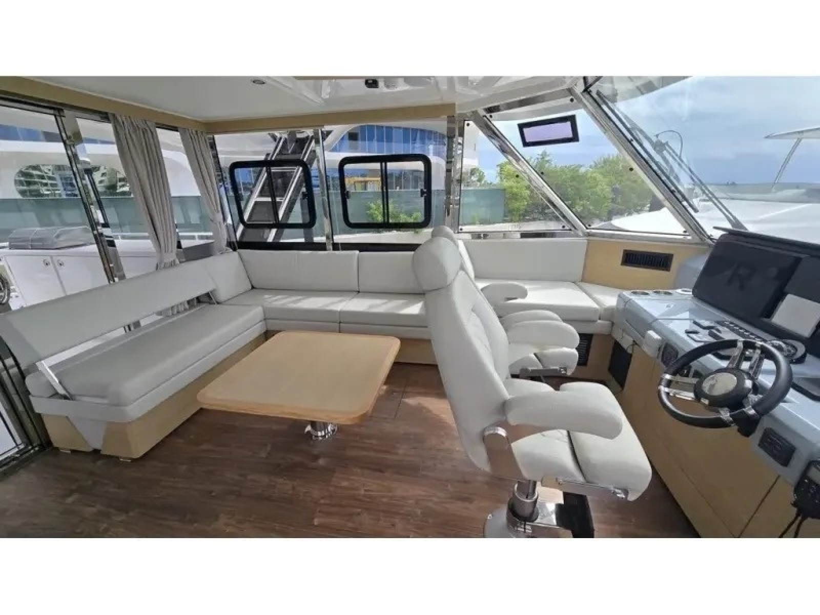2025 Aquila 54 YACHT