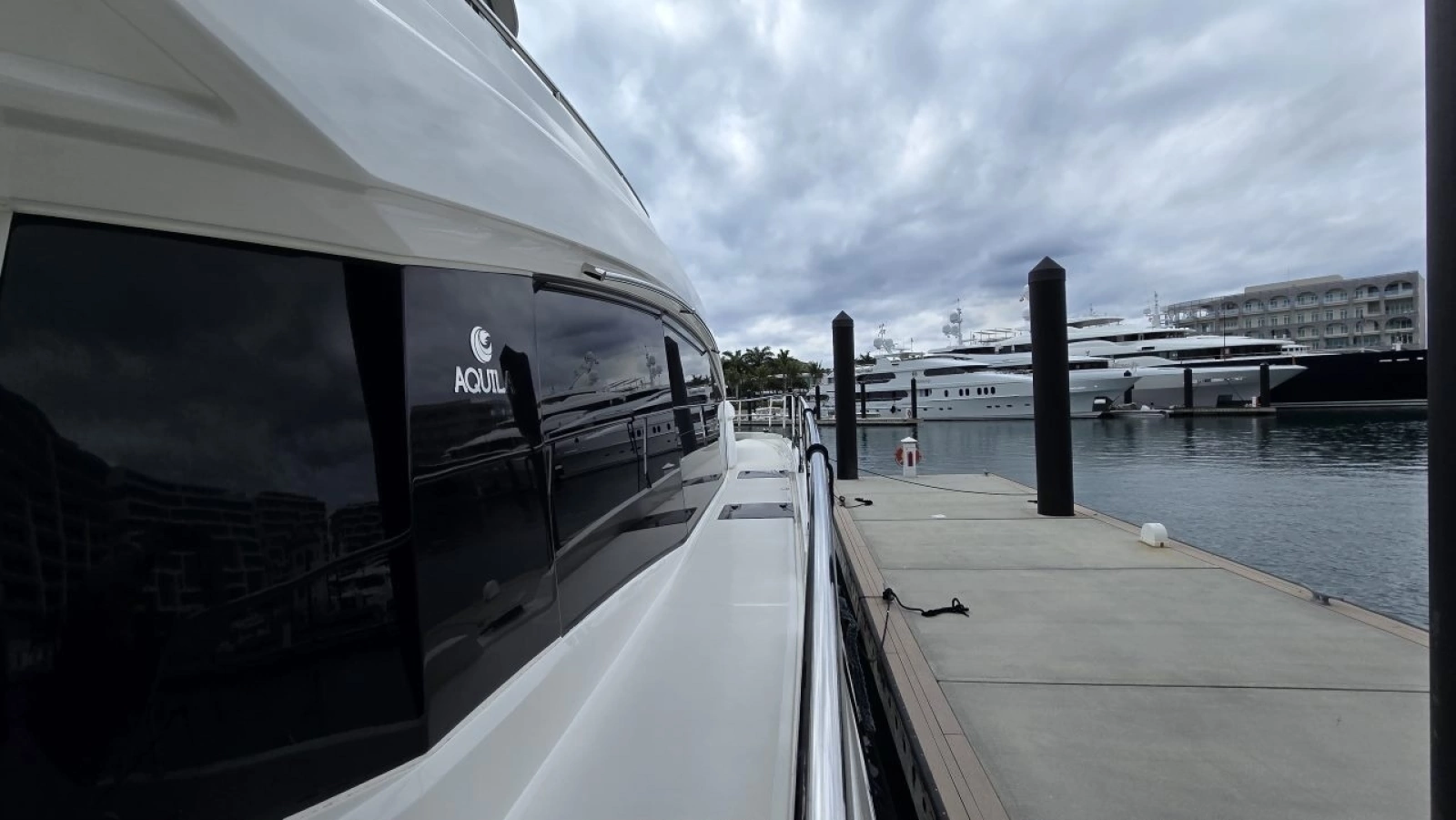 2025 Aquila 54 YACHT