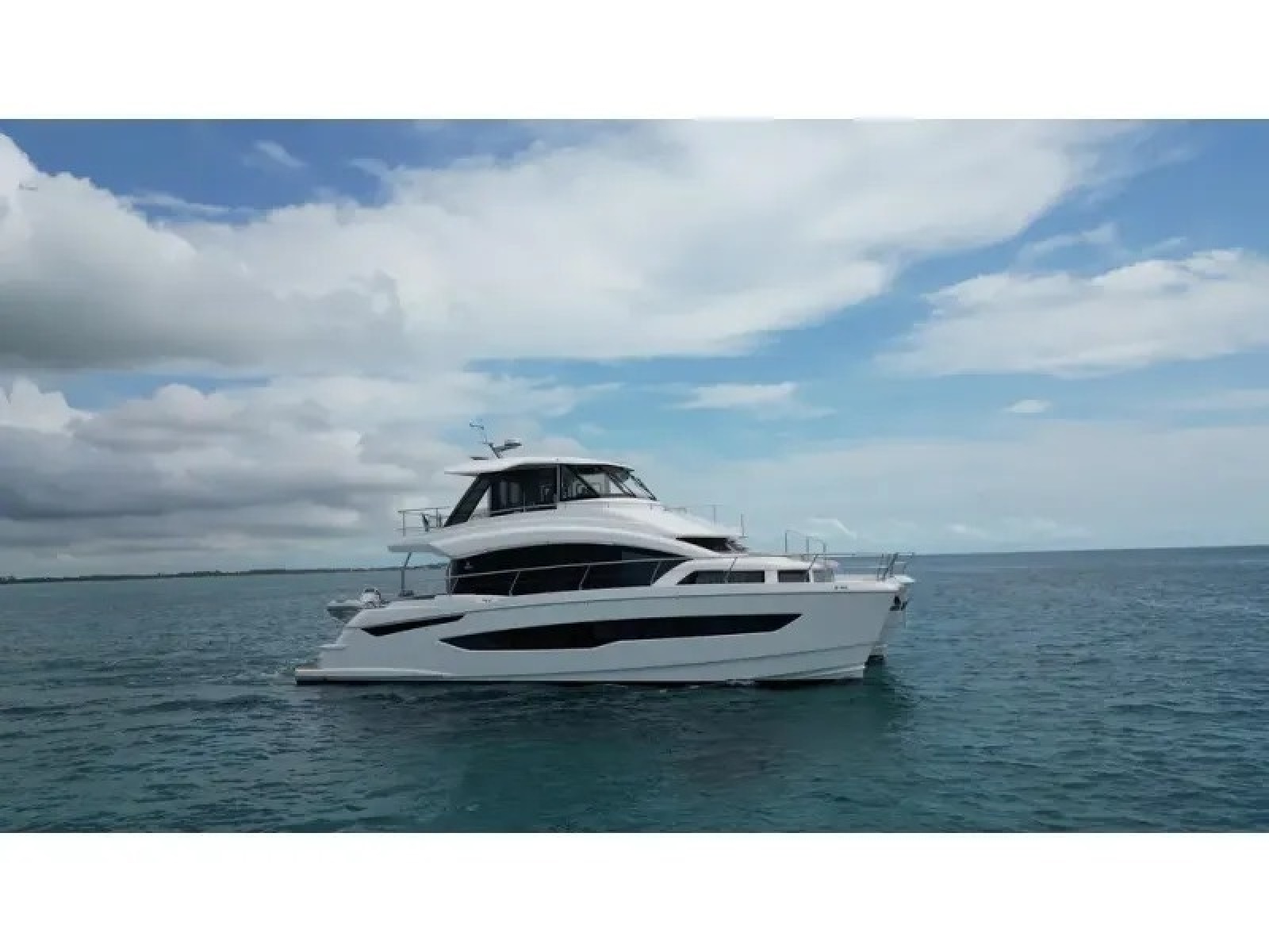 2025 Aquila 54 YACHT