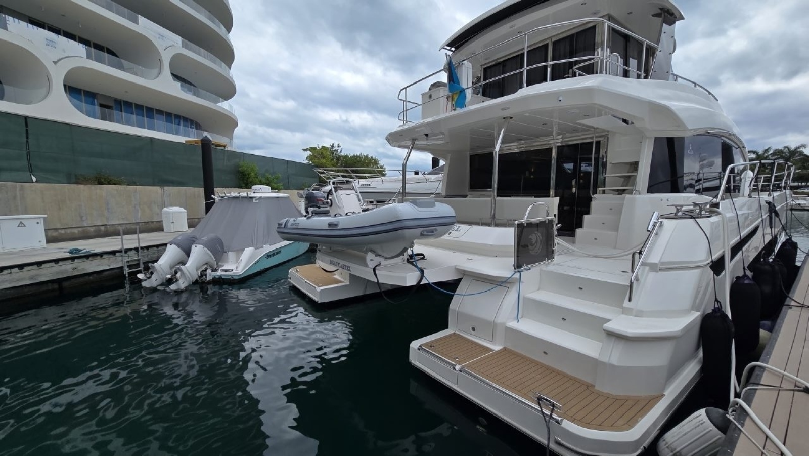 2025 Aquila 54 YACHT