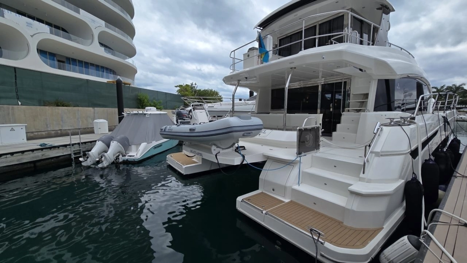 2025 Aquila 54 YACHT