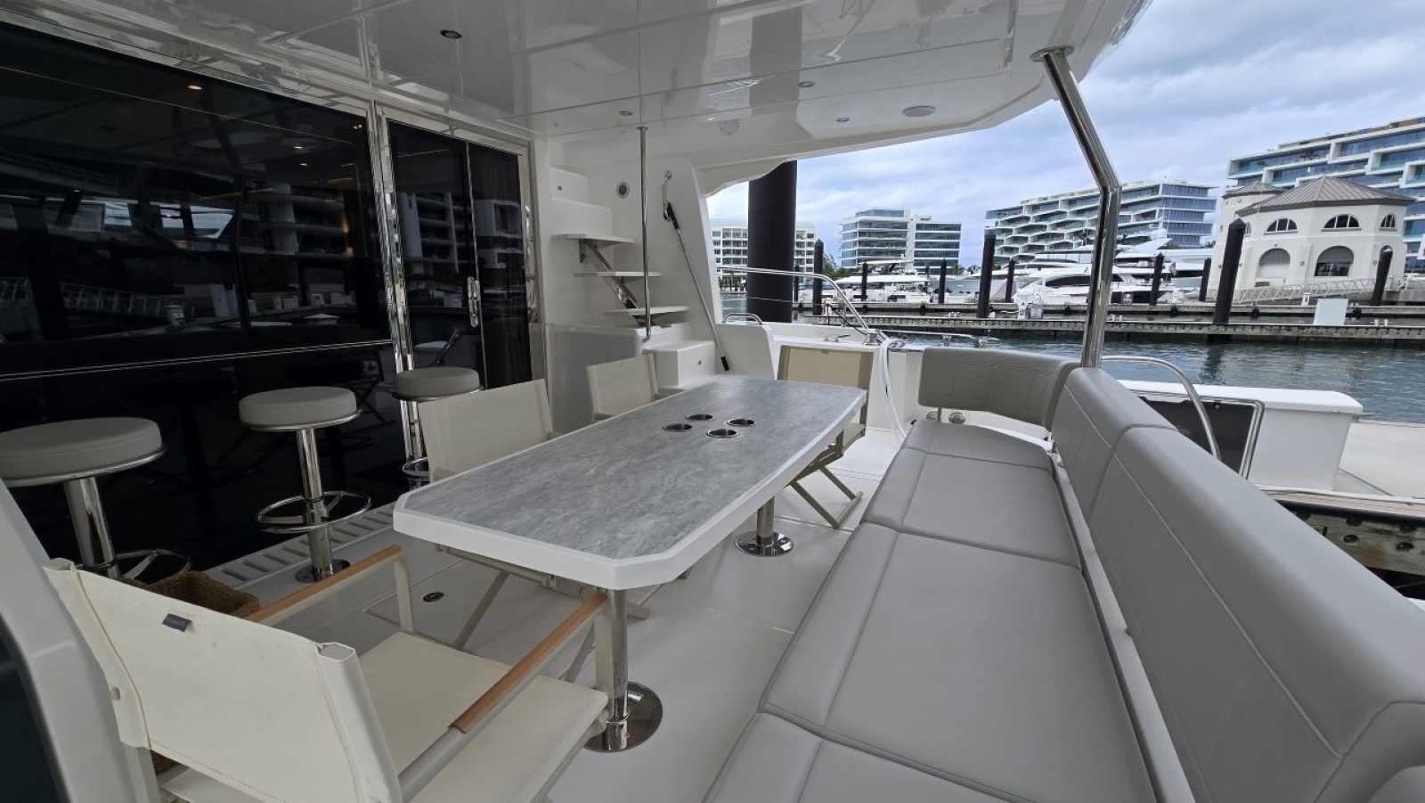 2025 Aquila 54 YACHT