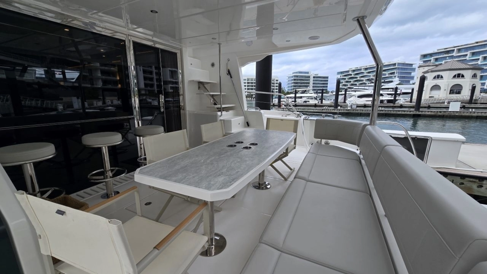 2025 Aquila 54 YACHT