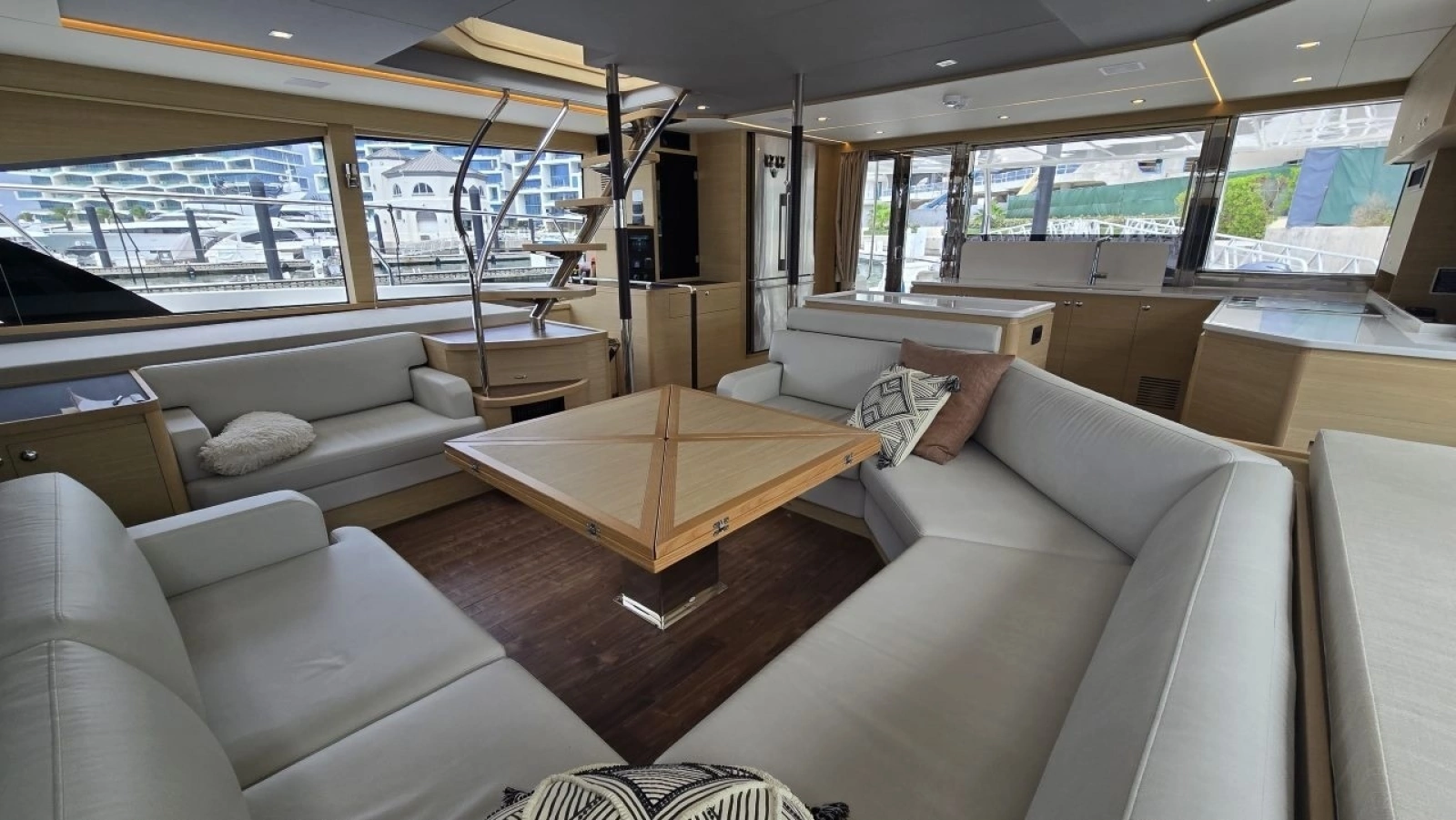 2025 Aquila 54 YACHT