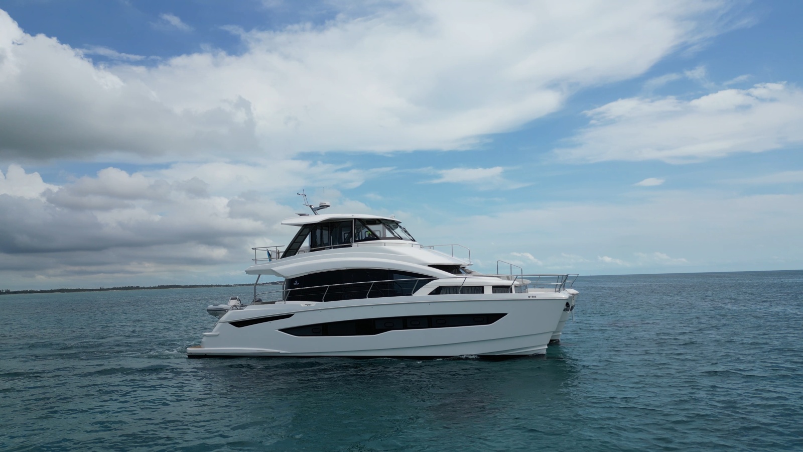 2025 Aquila 54 YACHT