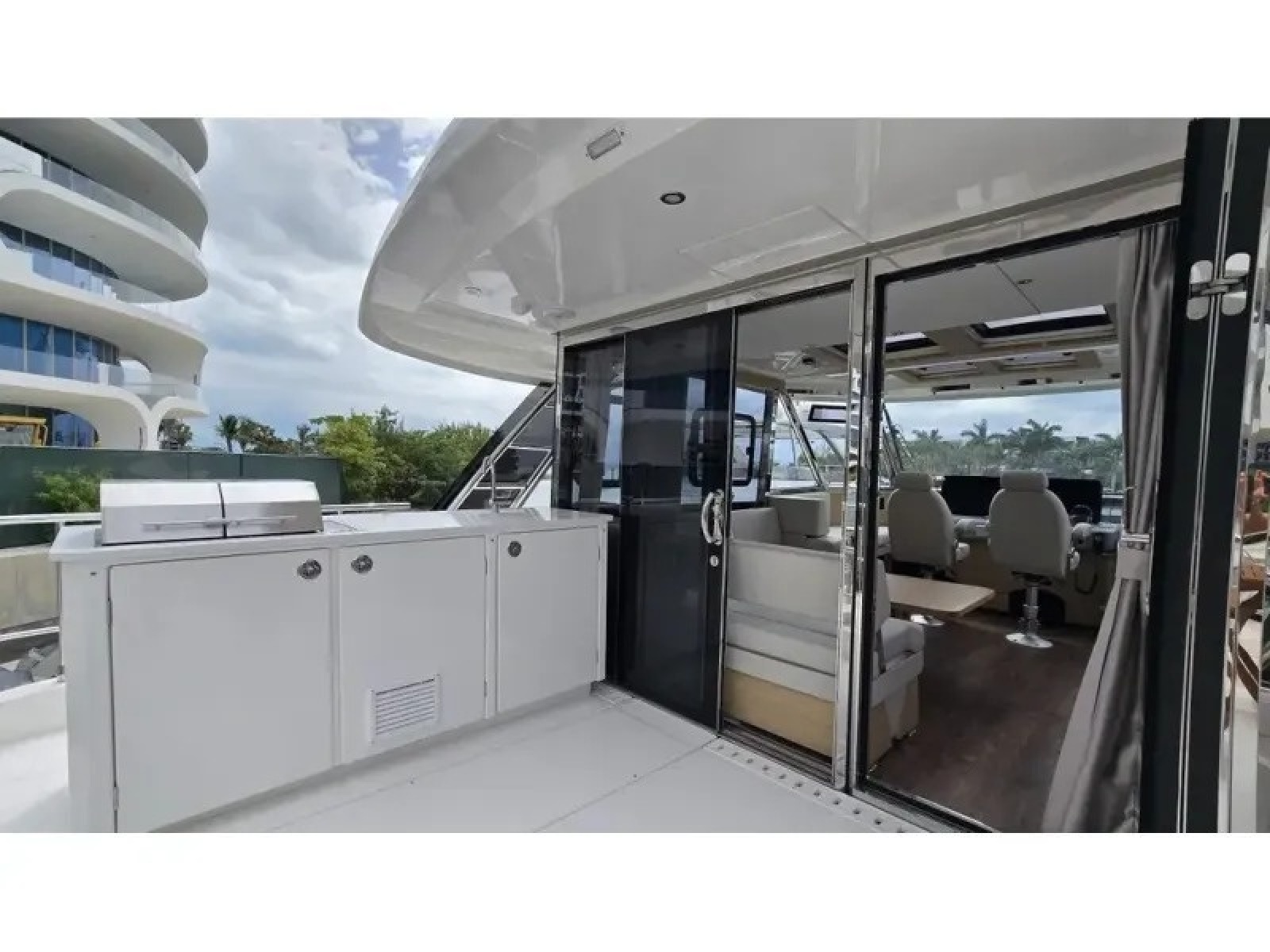 2025 Aquila 54 YACHT