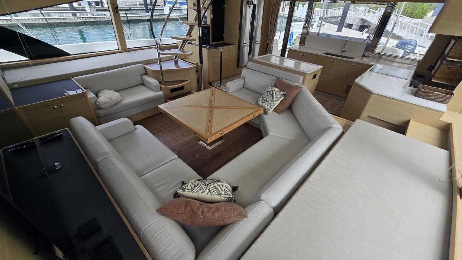 2025 Aquila 54 YACHT