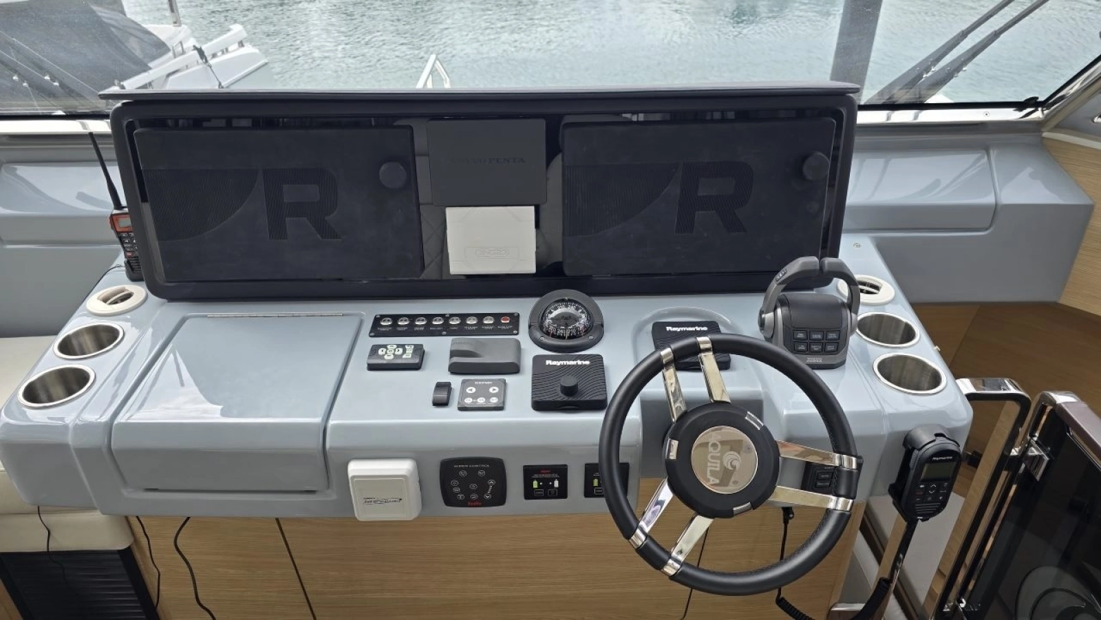 2025 Aquila 54 YACHT