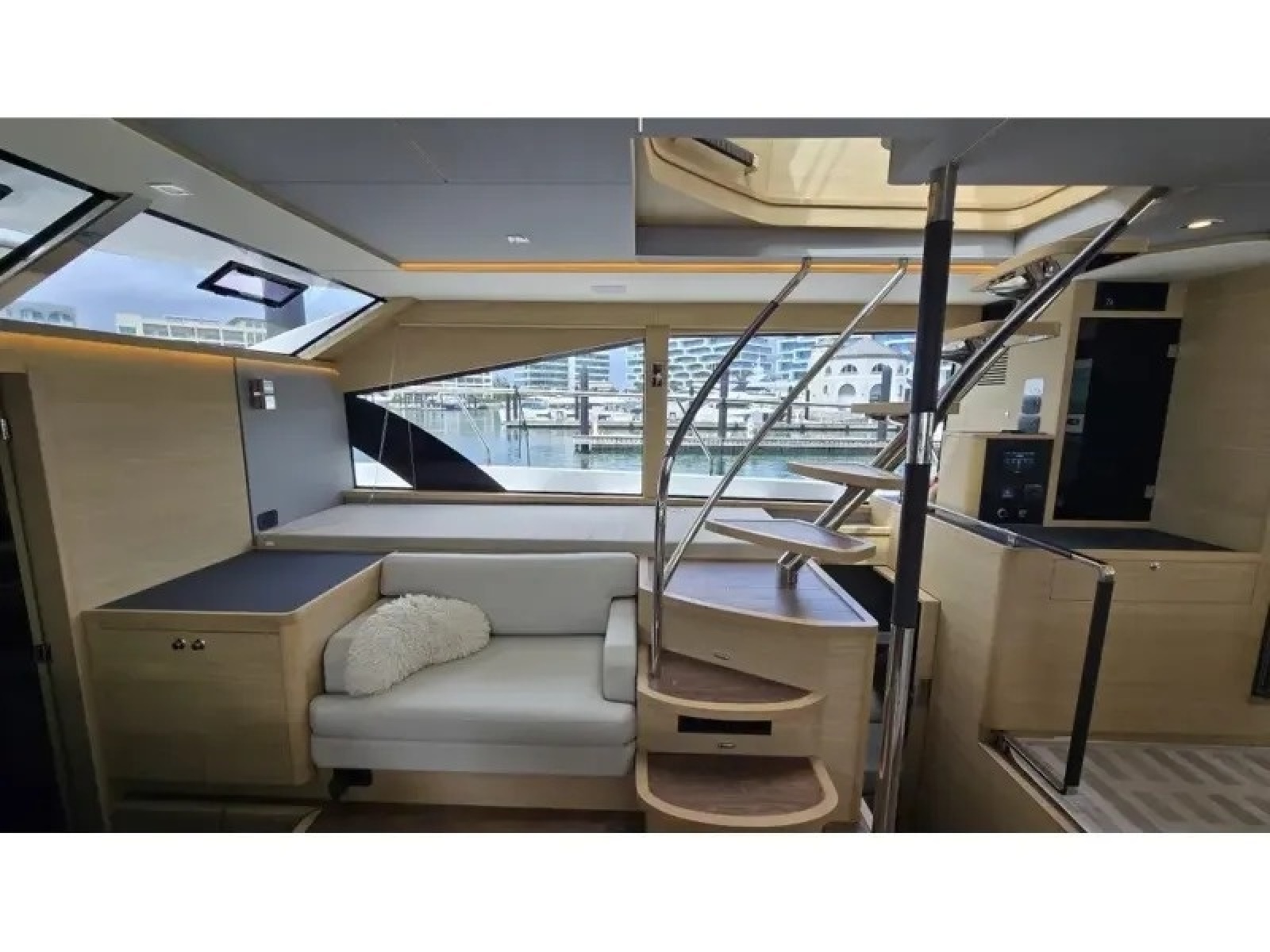 2025 Aquila 54 YACHT