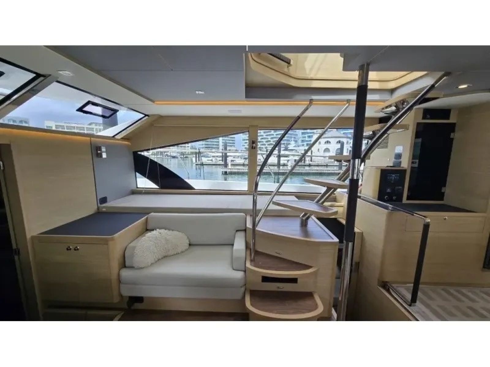 2025 Aquila 54 YACHT