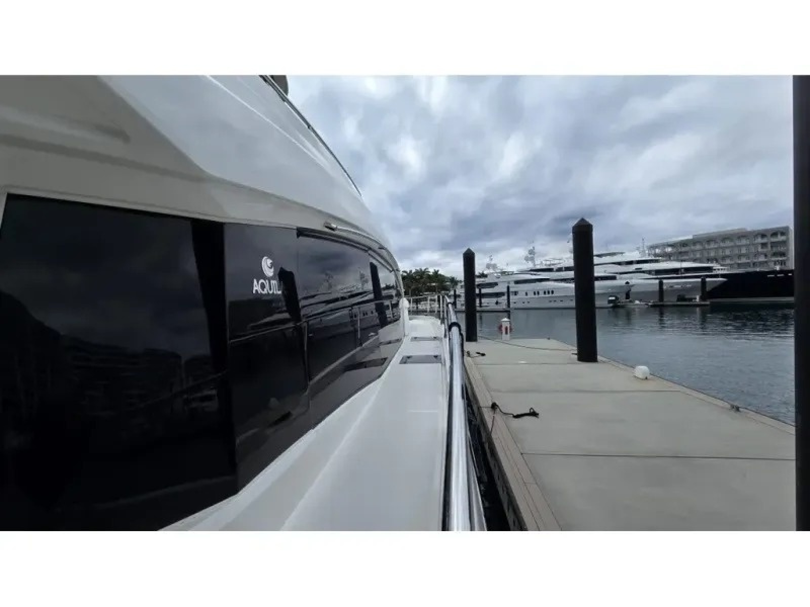 2025 Aquila 54 YACHT