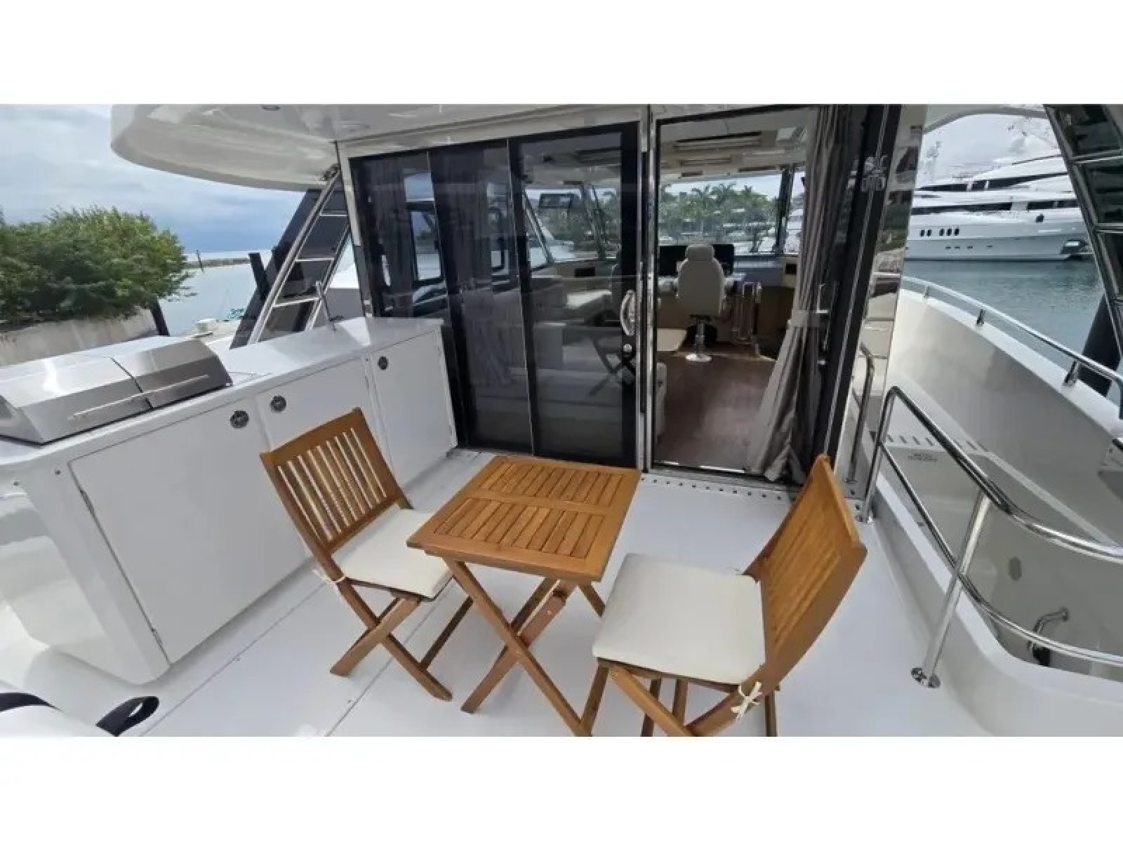 2025 Aquila 54 YACHT