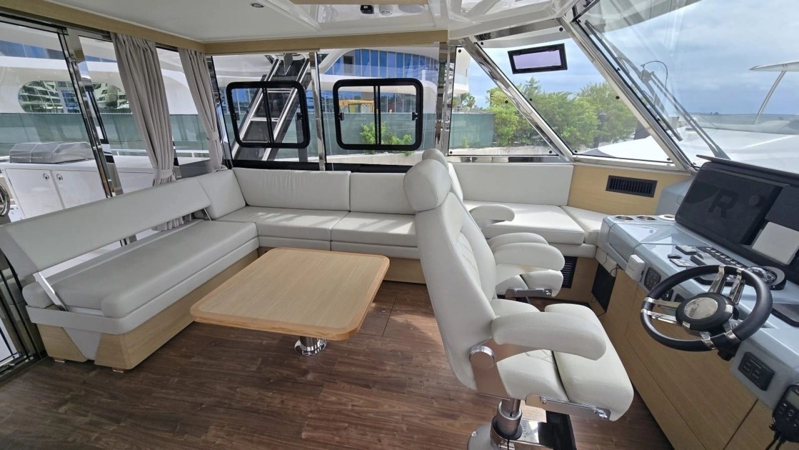 2025 Aquila 54 YACHT
