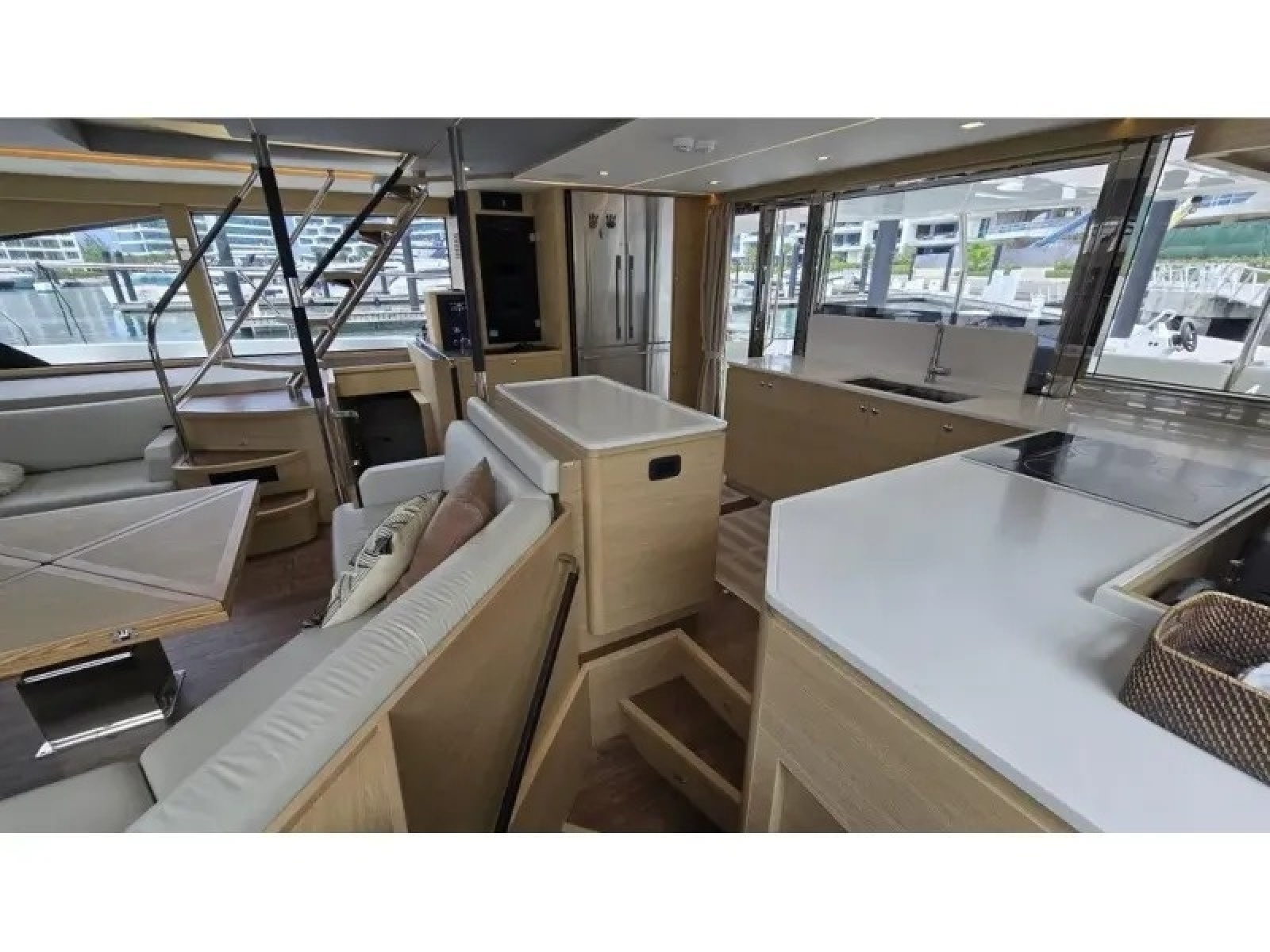 2025 Aquila 54 YACHT