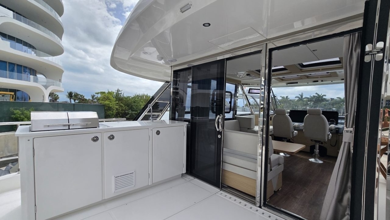 2025 Aquila 54 YACHT