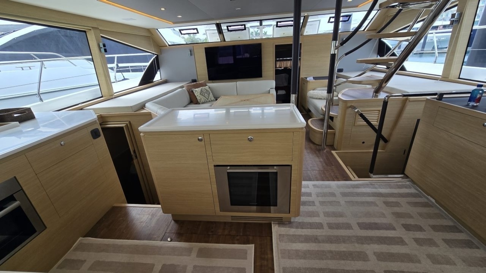2025 Aquila 54 YACHT