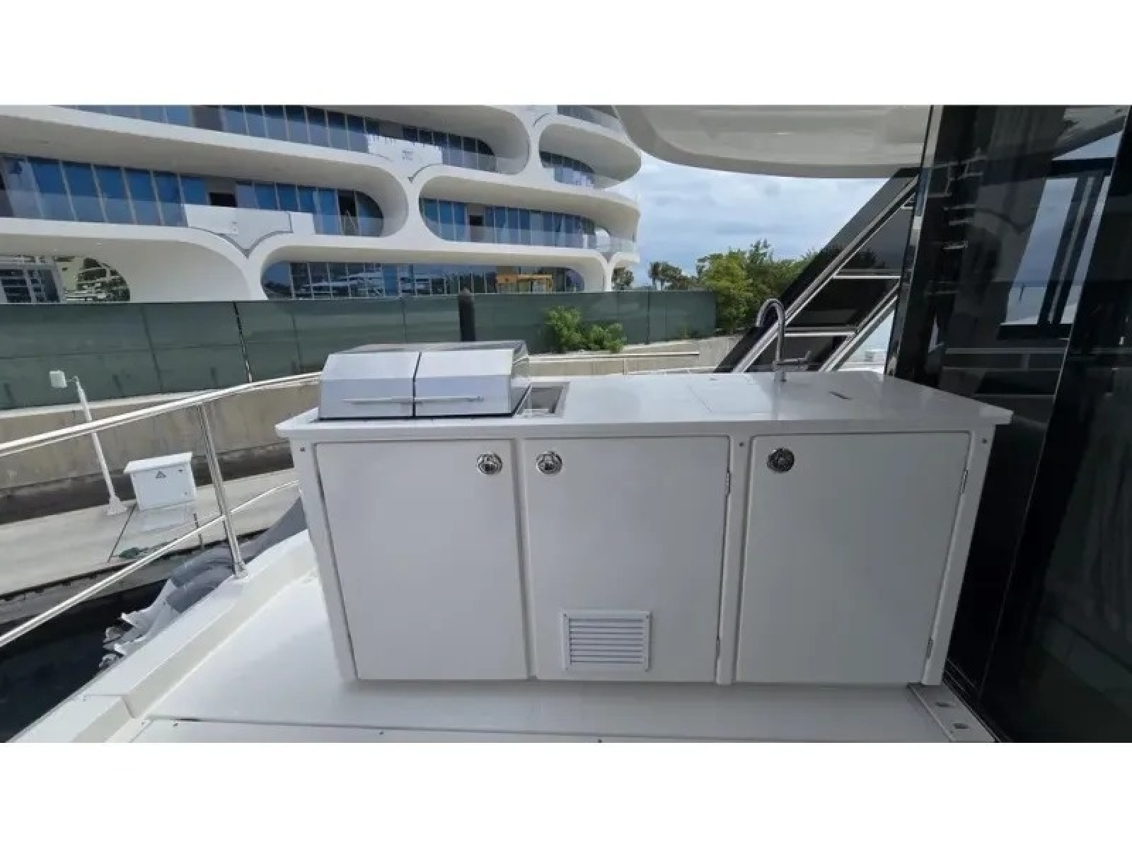 2025 Aquila 54 YACHT