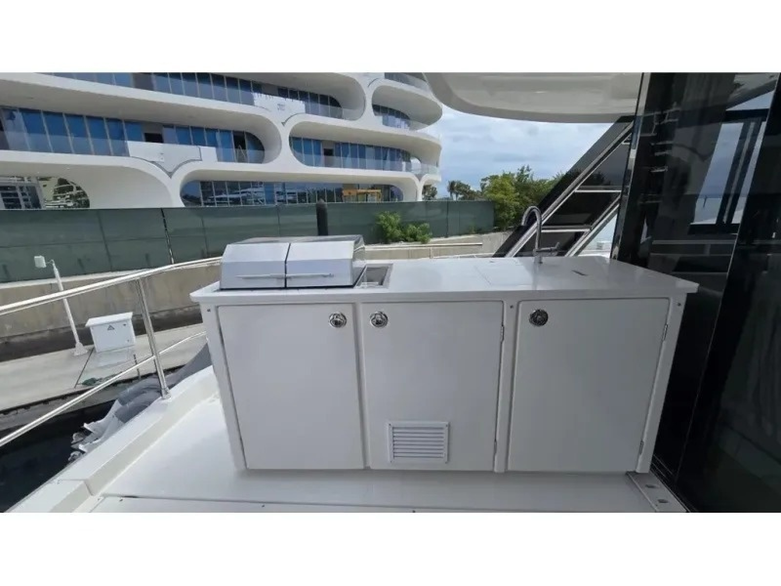 2025 Aquila 54 YACHT