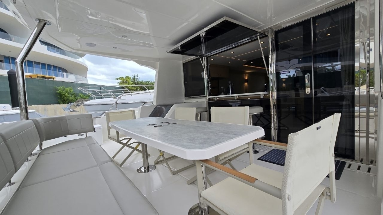 2025 Aquila 54 YACHT