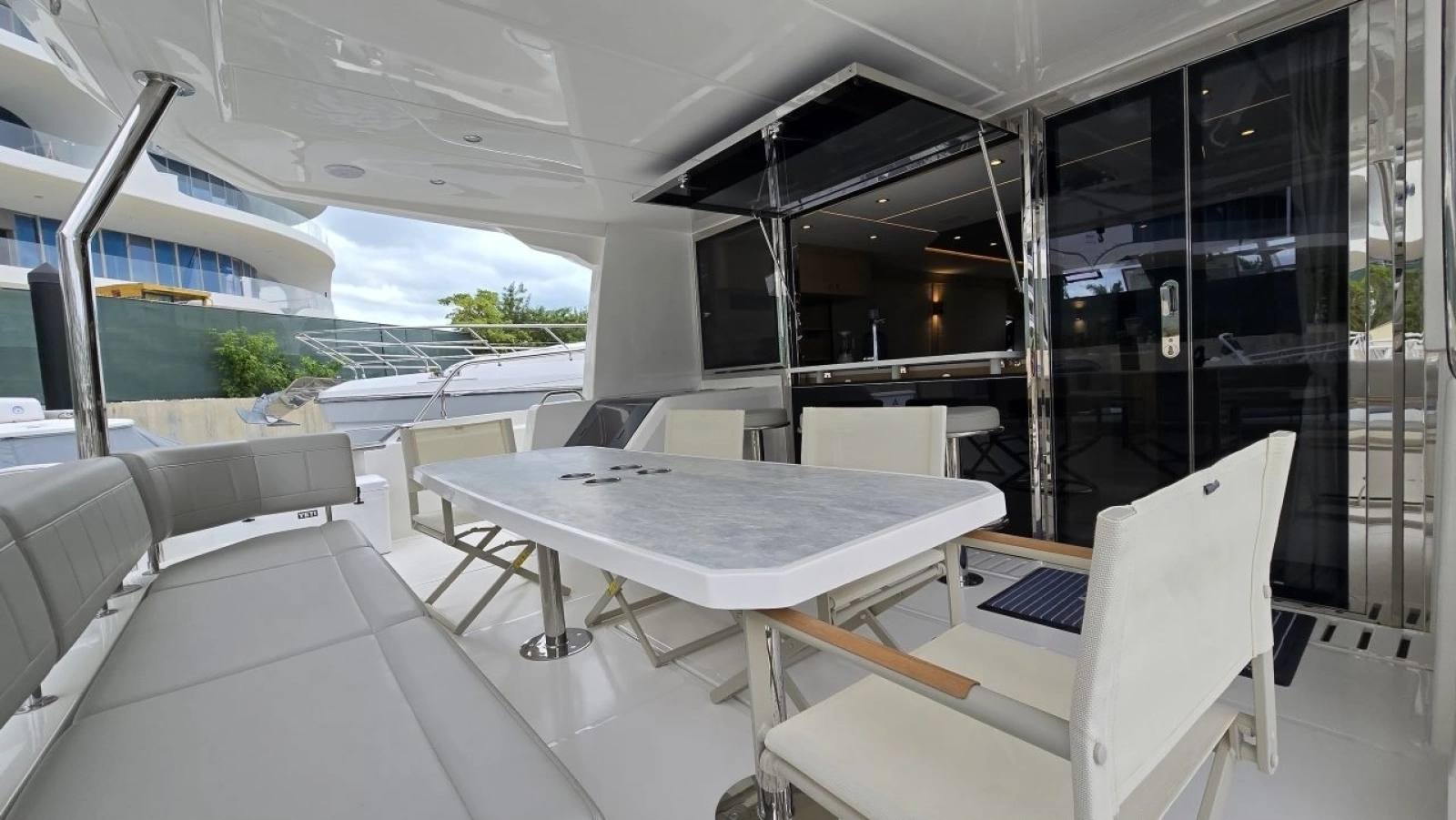 2025 Aquila 54 YACHT