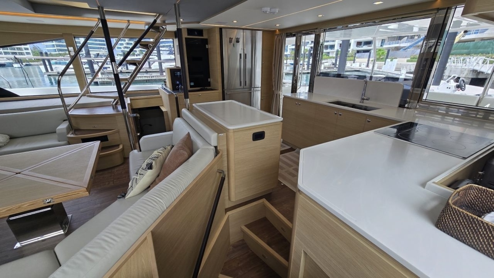 2025 Aquila 54 YACHT