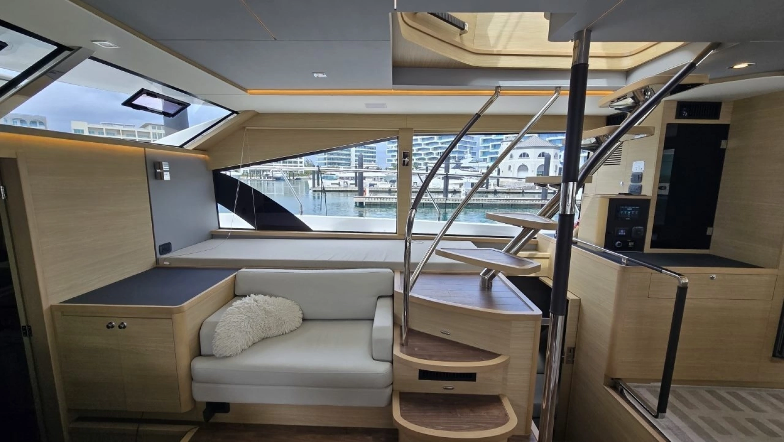 2025 Aquila 54 YACHT