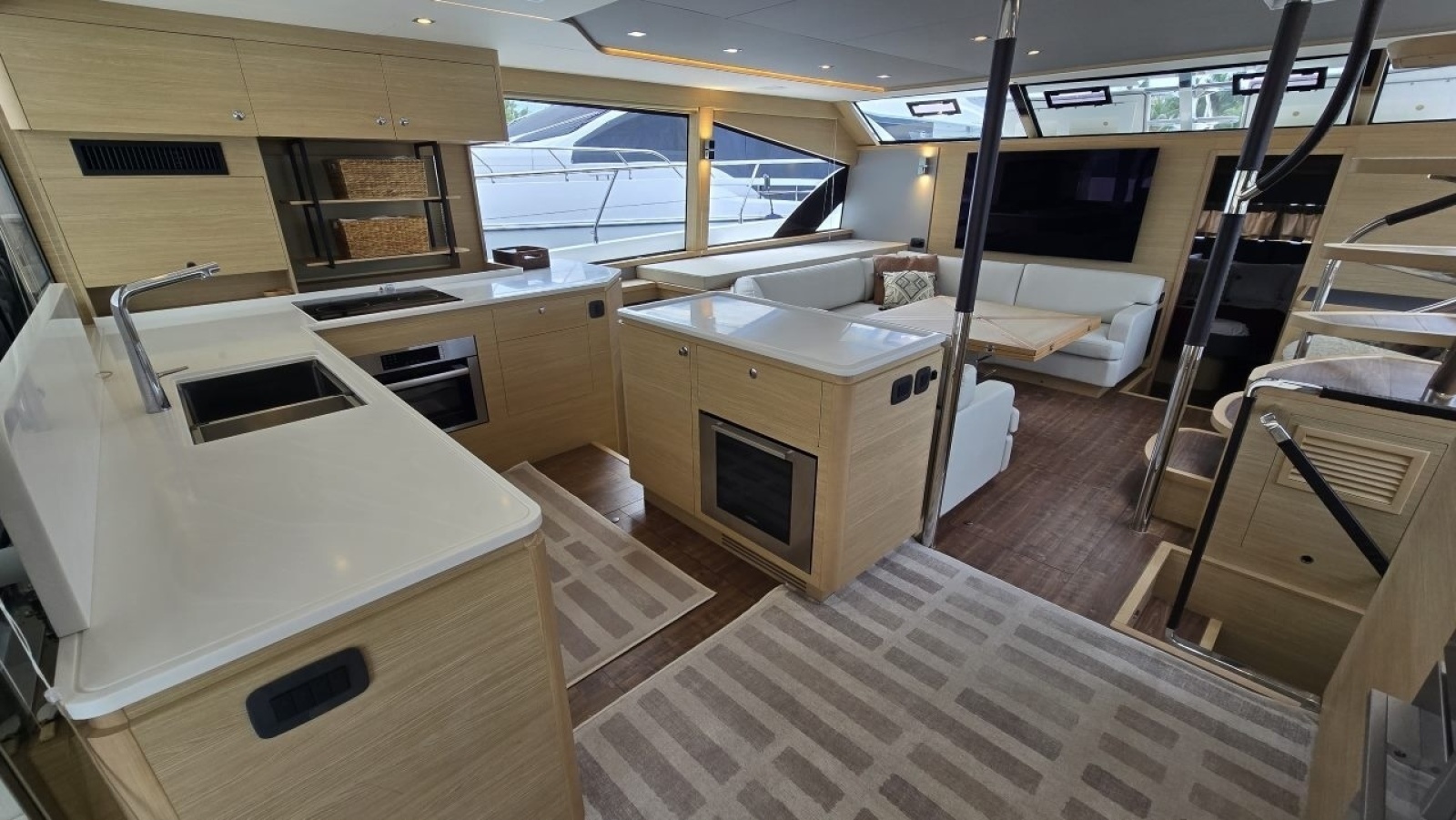 2025 Aquila 54 YACHT