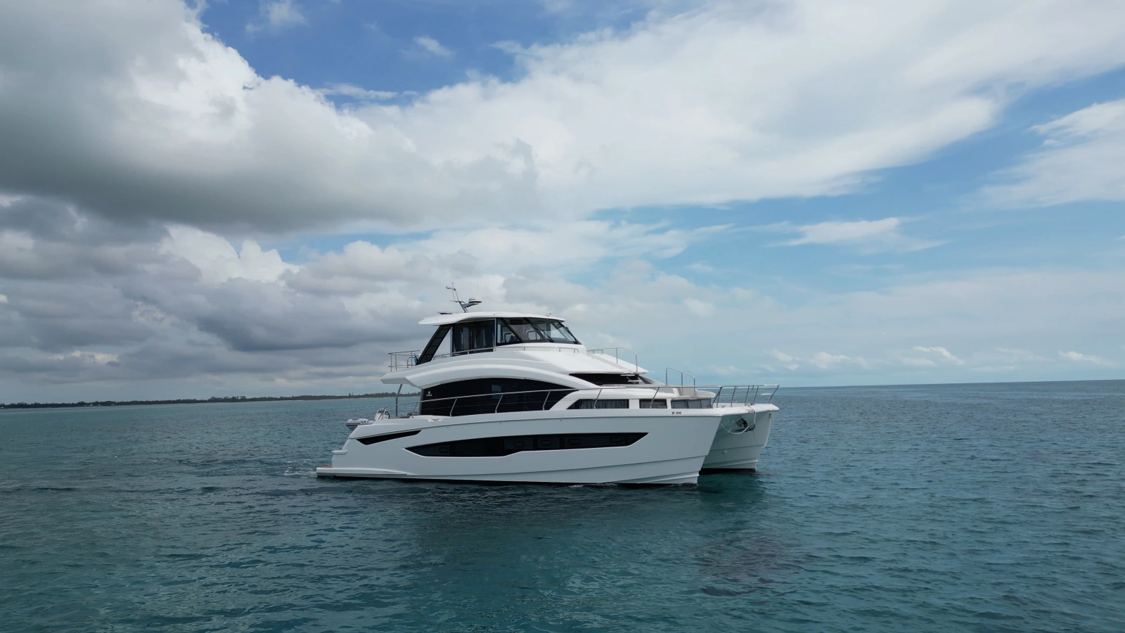 2025 Aquila 54 YACHT