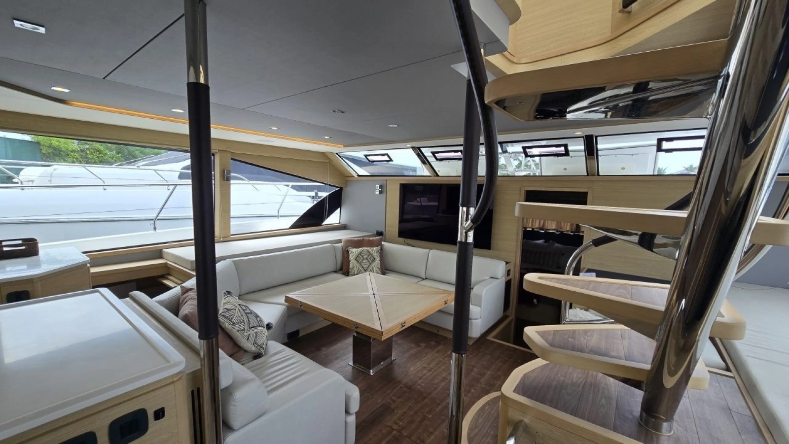 2025 Aquila 54 YACHT