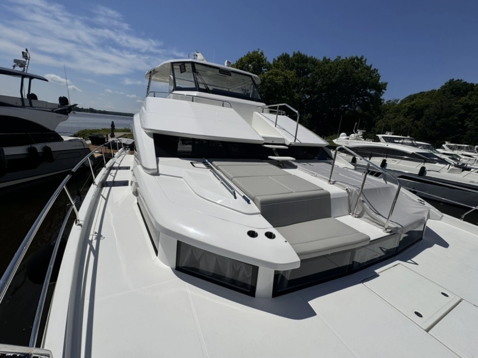 2024 Aquila 54 YACHT