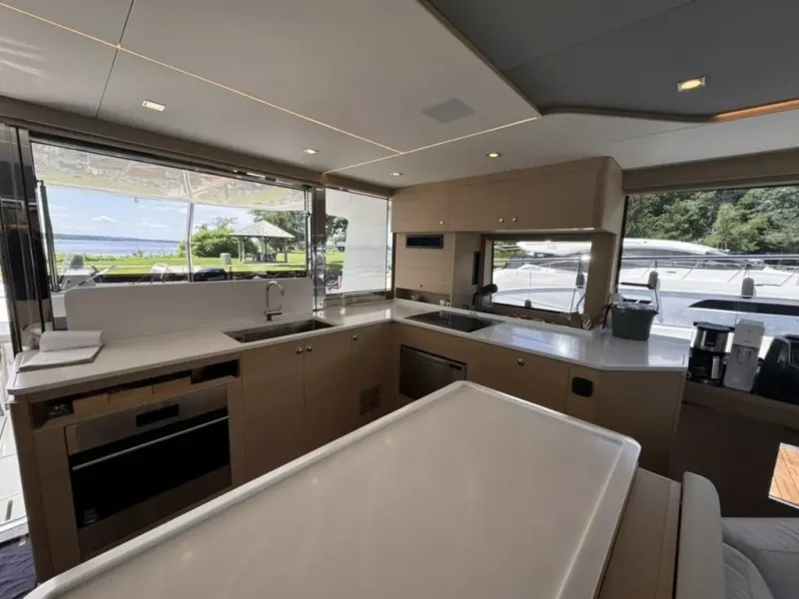 2024 Aquila 54 YACHT