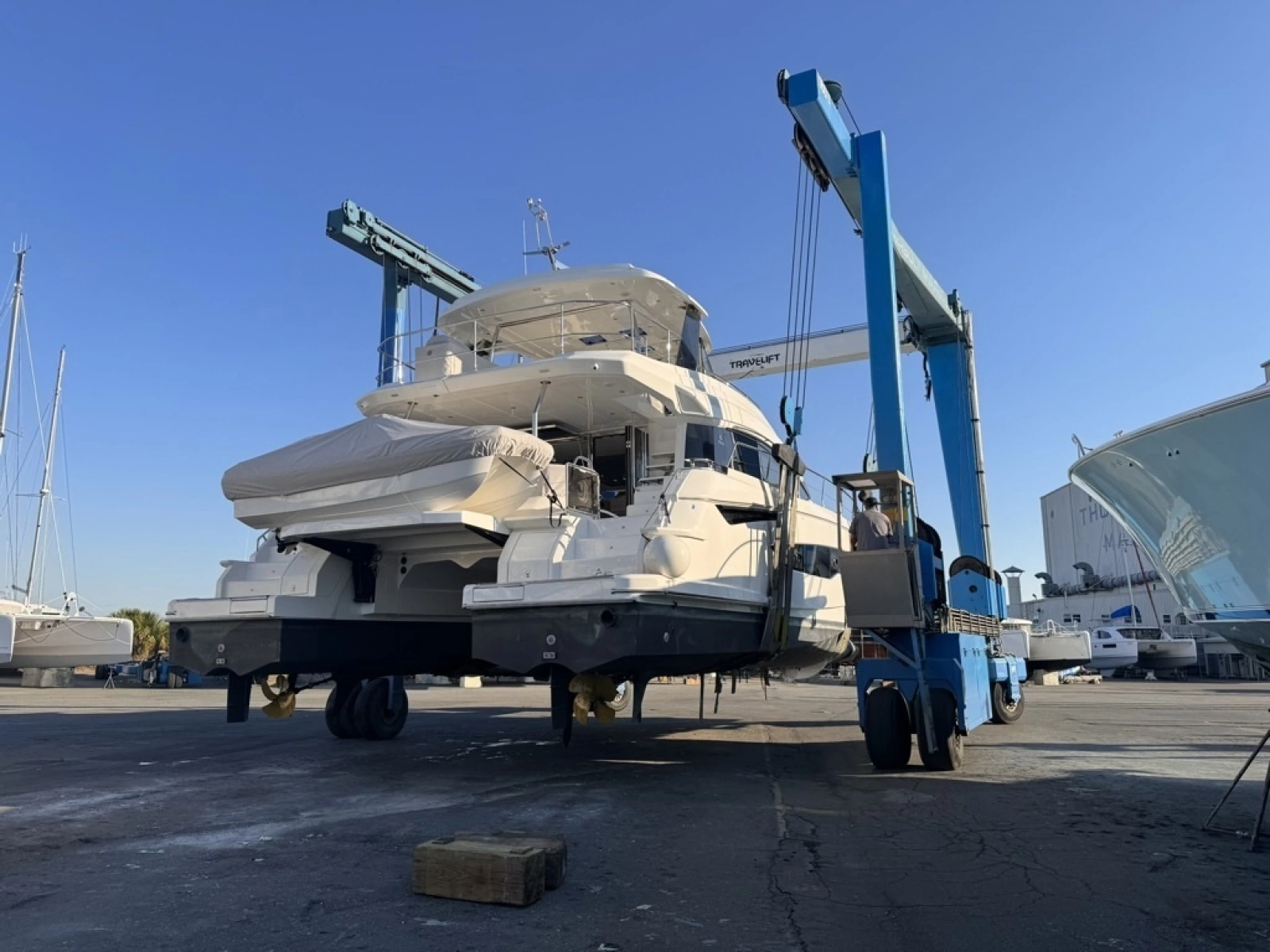 2024 Aquila 54 YACHT