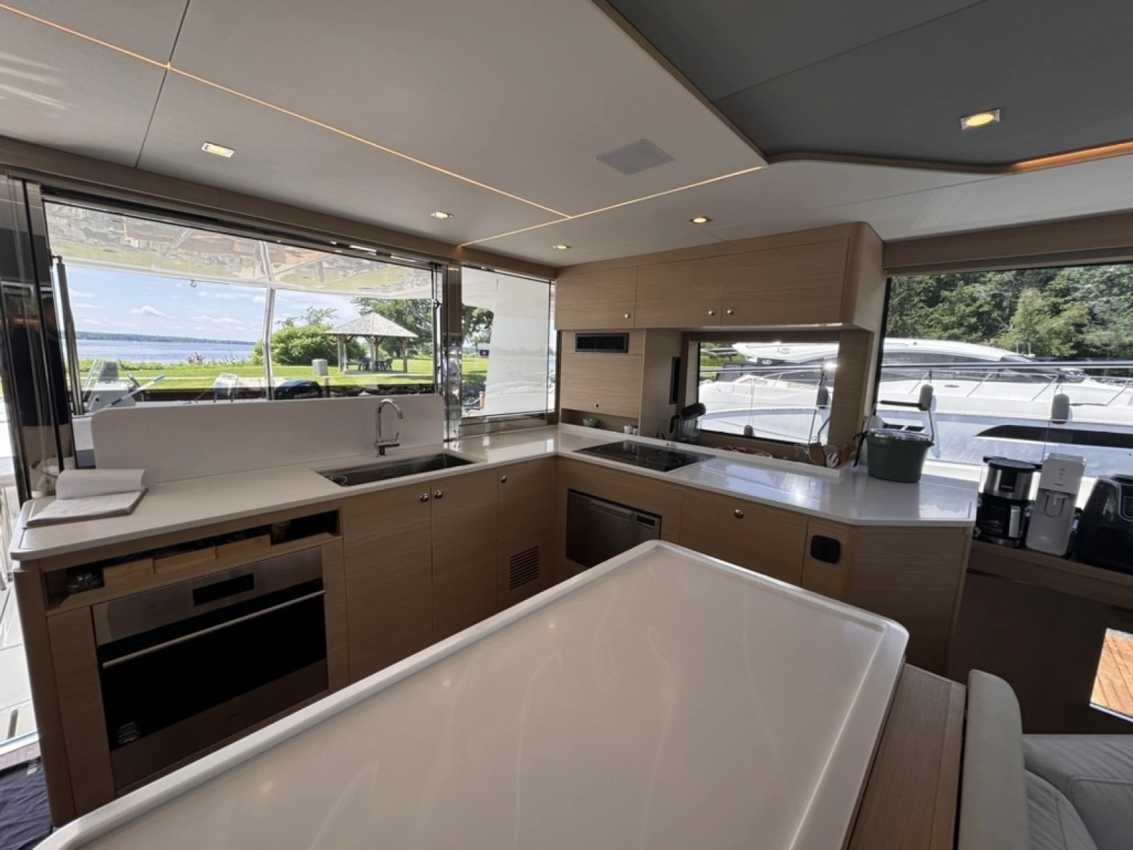 2024 Aquila 54 YACHT