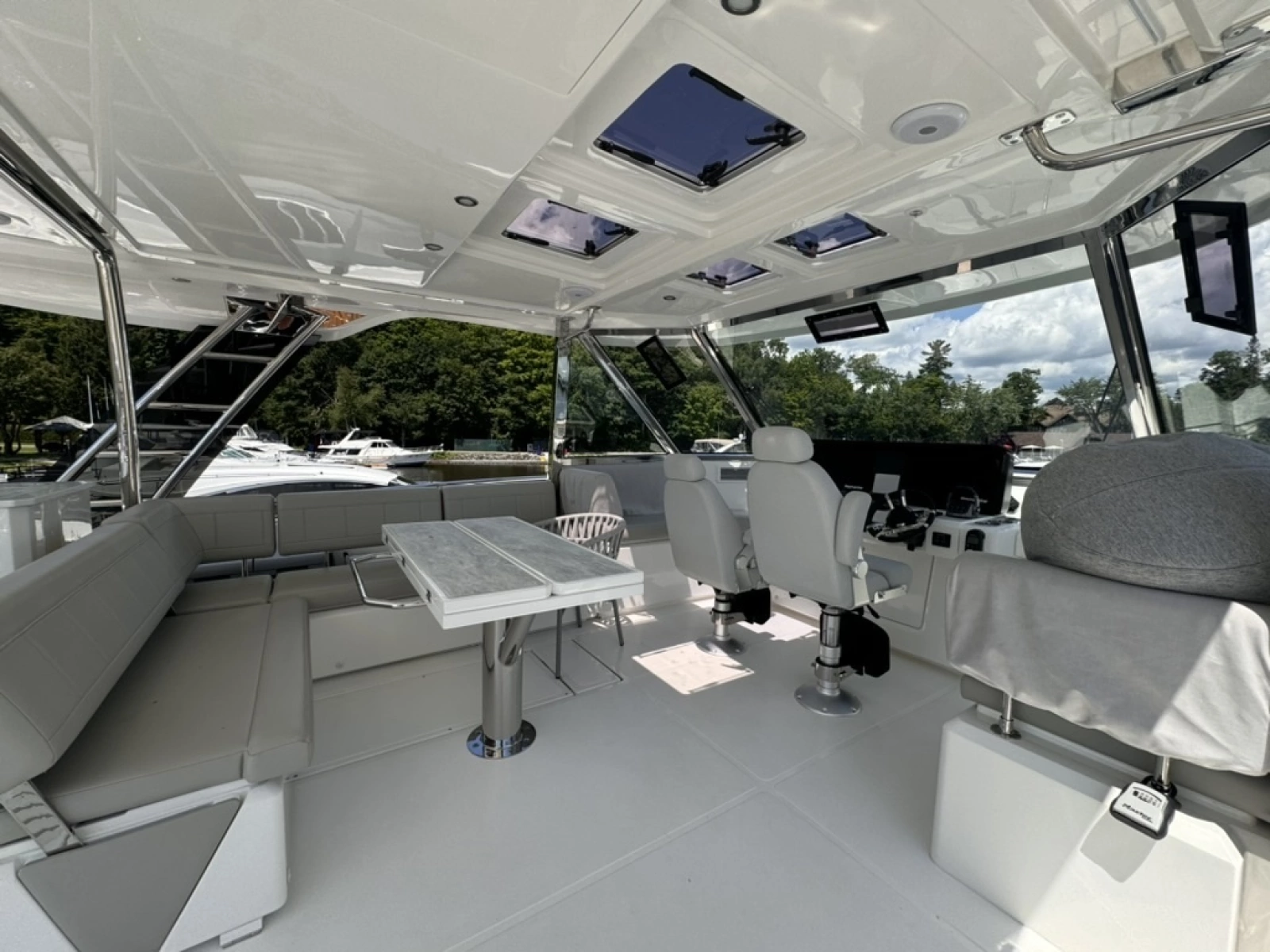 2024 Aquila 54 YACHT