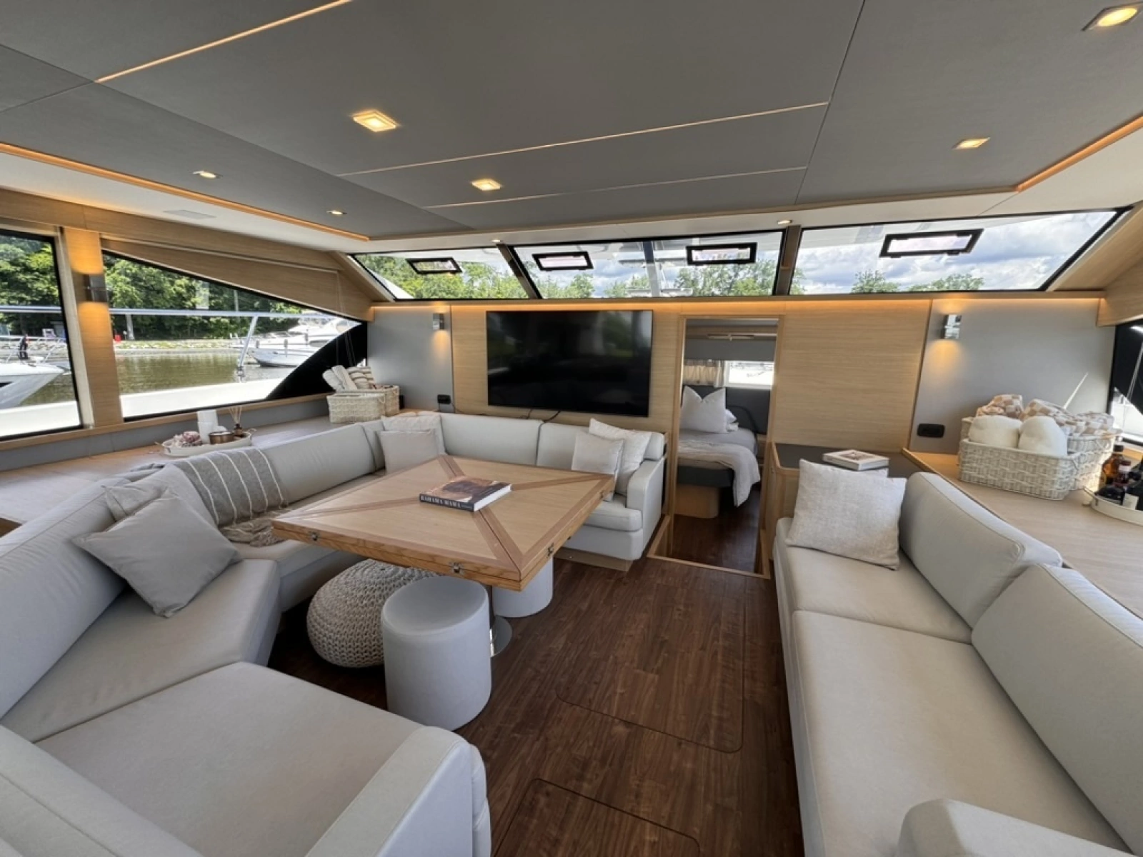 2024 Aquila 54 YACHT