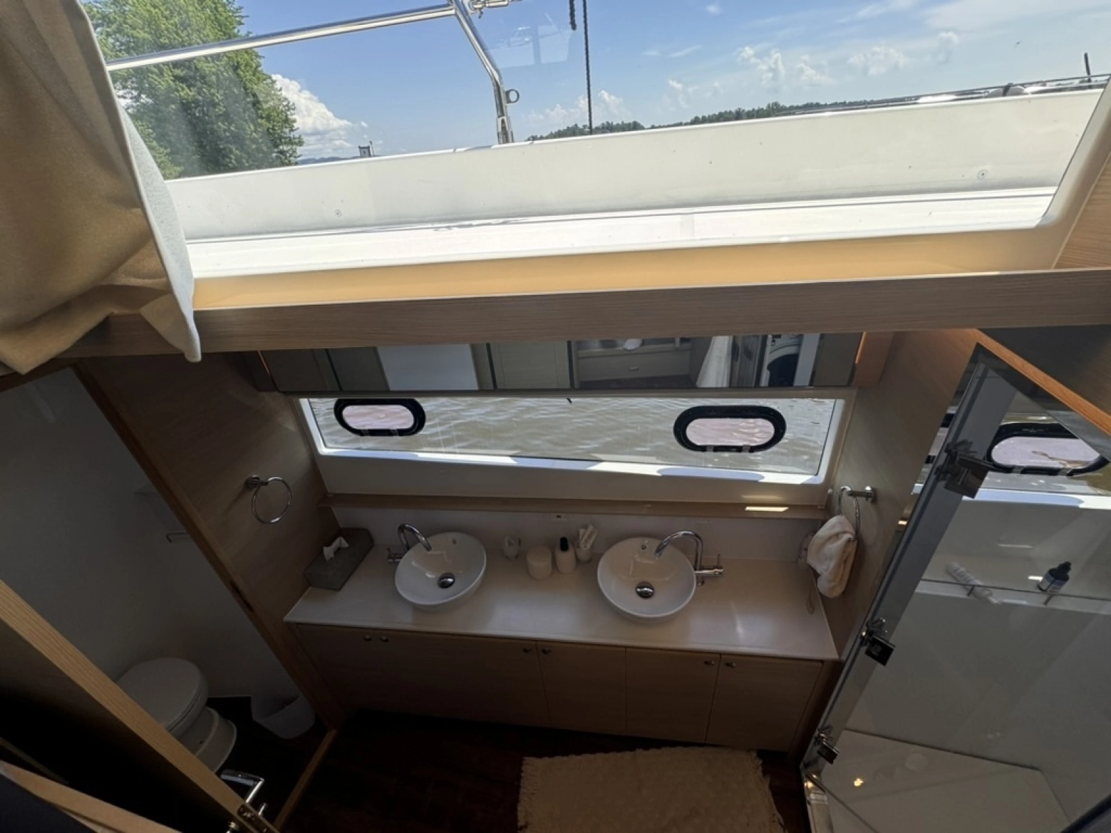 2024 Aquila 54 YACHT