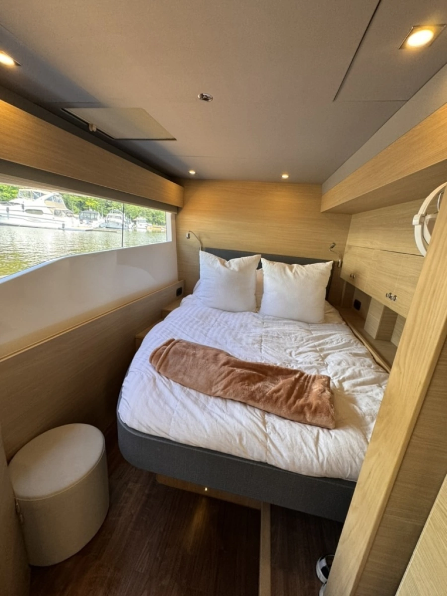 2024 Aquila 54 YACHT