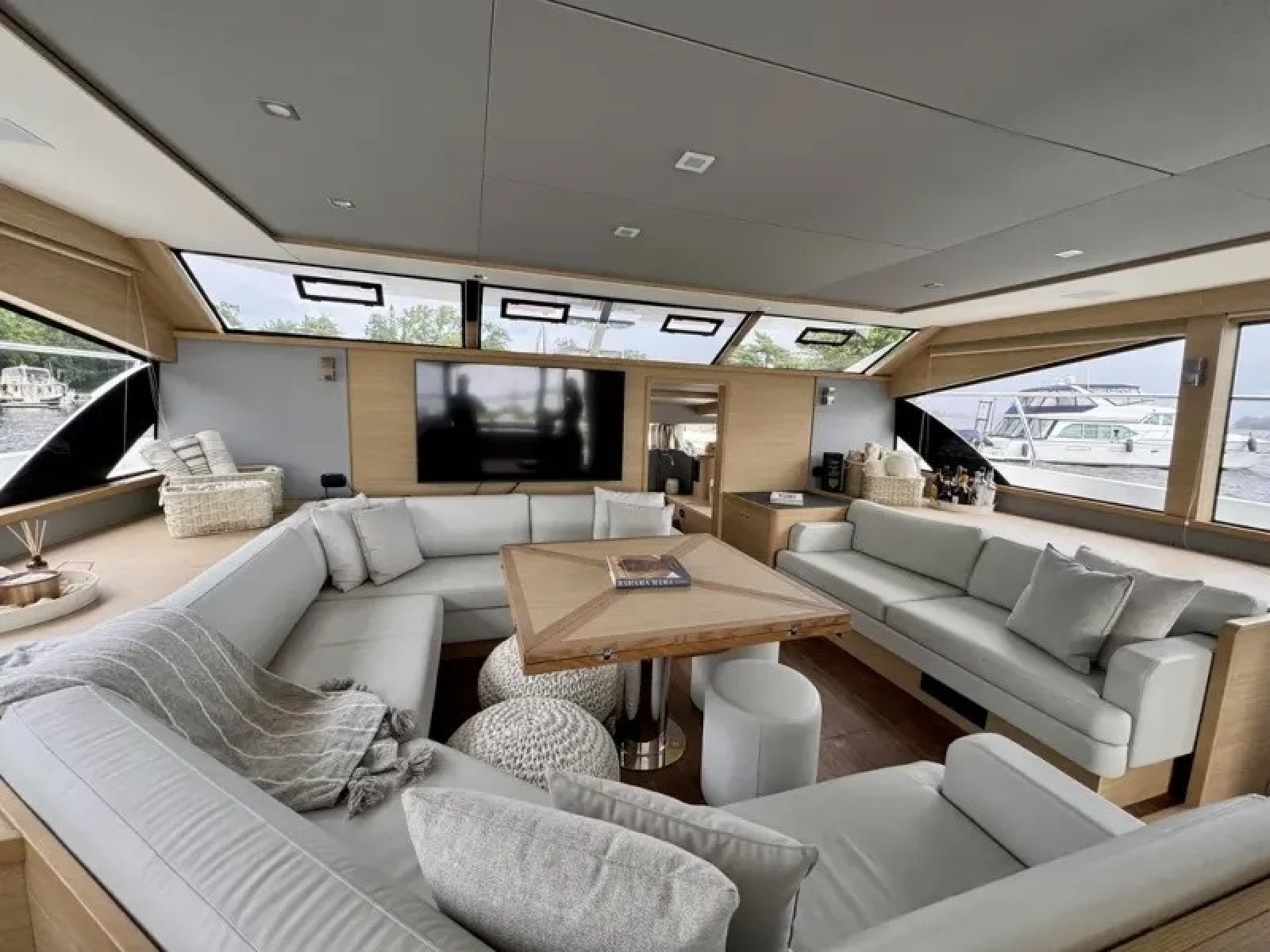 2024 Aquila 54 YACHT