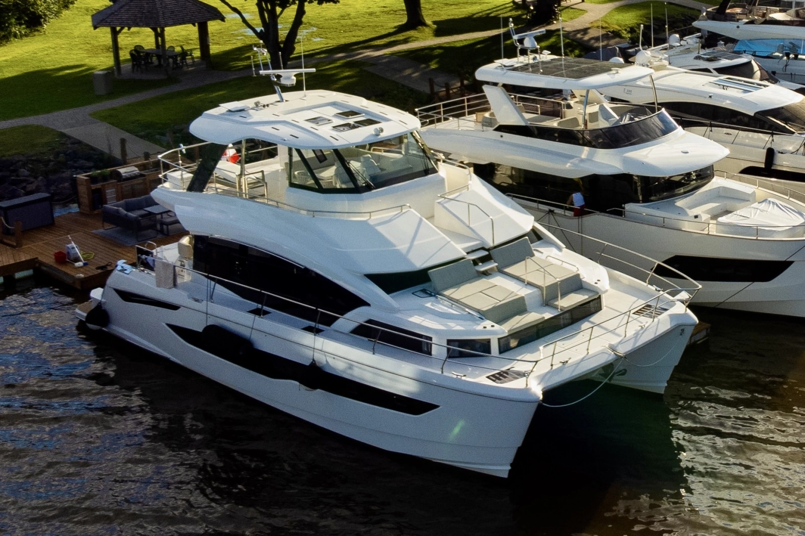 2024 Aquila 54 YACHT
