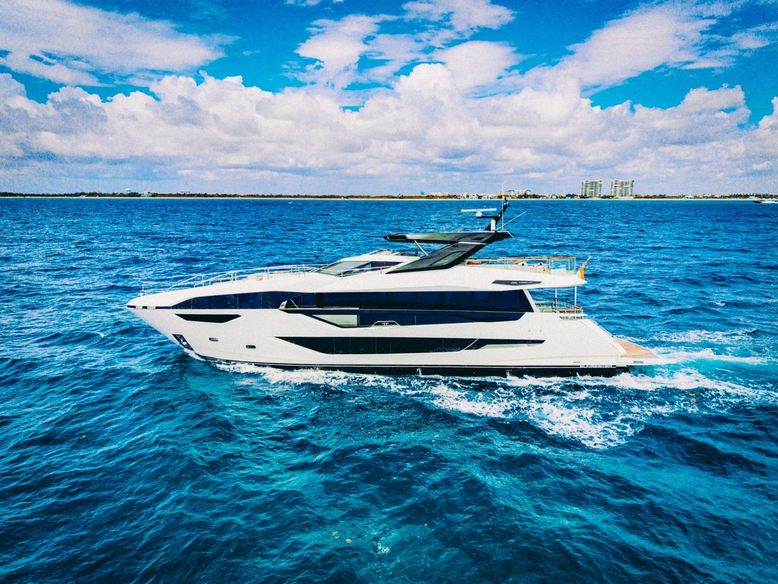 PURA VIDA 100ft Sunseeker Yacht For Sale