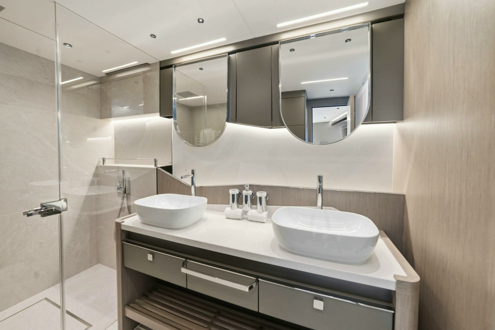 PURA VIDA 100ft Sunseeker Yacht For Sale