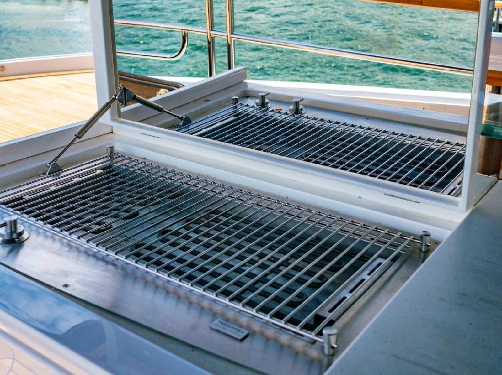 PURA VIDA 100ft Sunseeker Yacht For Sale