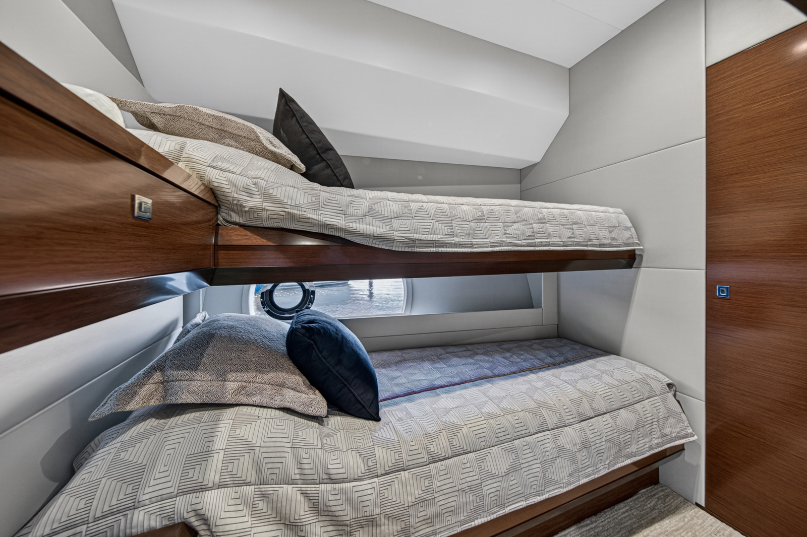 70ft Ocean Alexander Yacht For Sale