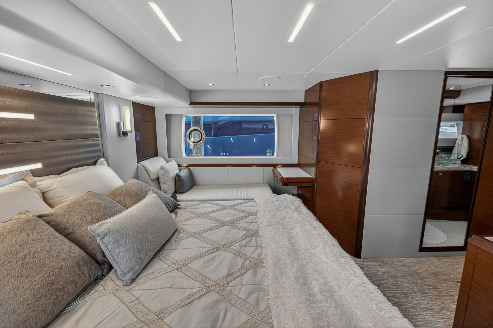 70ft Ocean Alexander Yacht For Sale